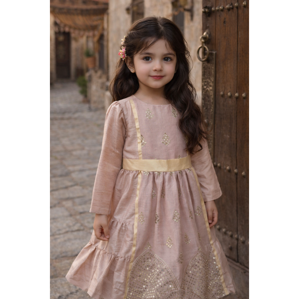 فستان شعبي وردي طبقات بتطريزات ذهبية  240636