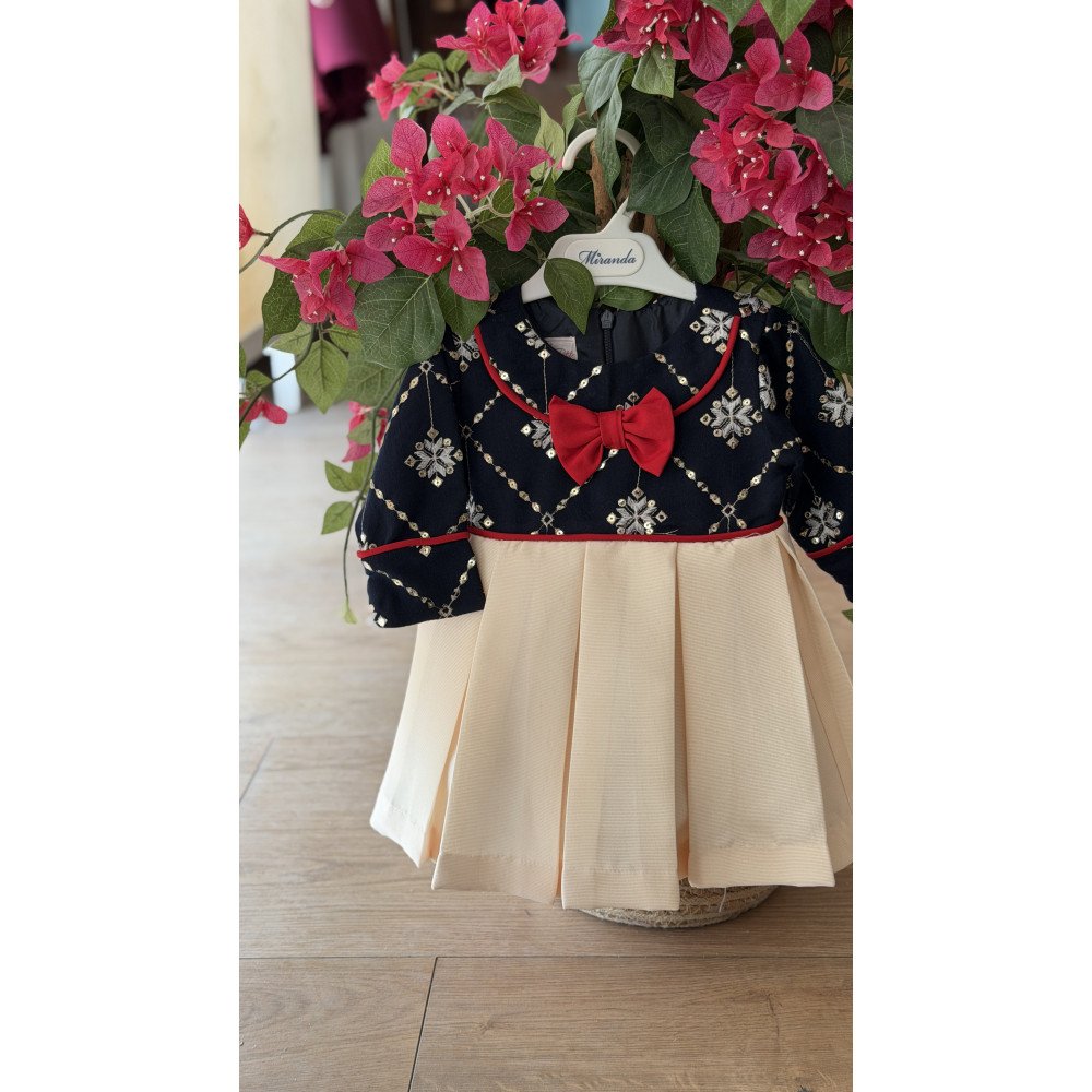 فستان شعبي بكسرات ناعمة ونقشة ذهبية للكبار 240630