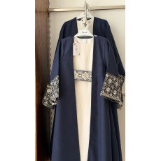 فستان سكري مع عباءة كحلي مطرزة للبنات المحجبات 240633