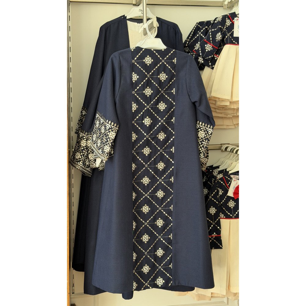 فستان سكري مع عباءة كحلي مطرزة للبنات المحجبات 240633