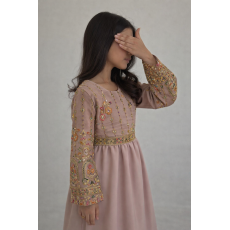  فستان بناتي مطرّز فاخر – لون موف ترابي- للسن المحير 240477