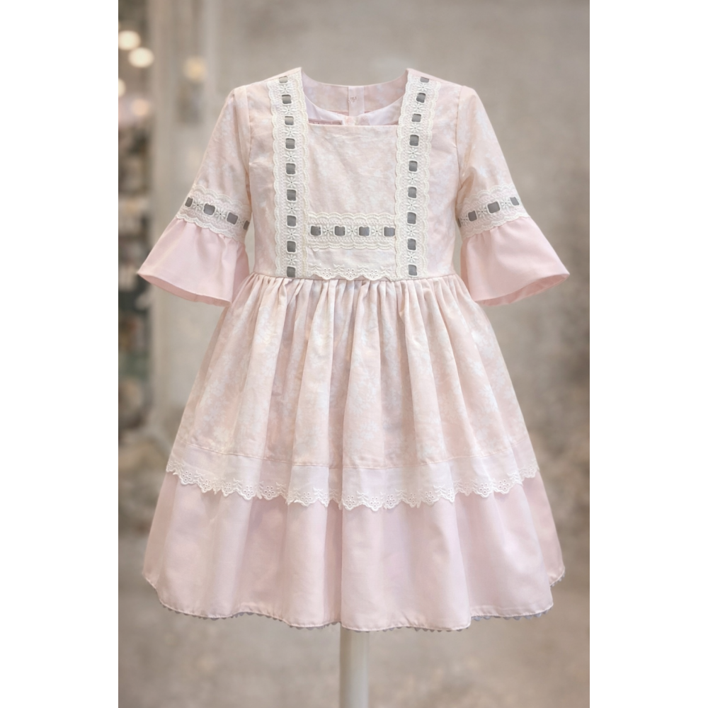    فستان بناتي وردي أنيق بدانتيل أبيض مزين بشرايط رمادي 240472