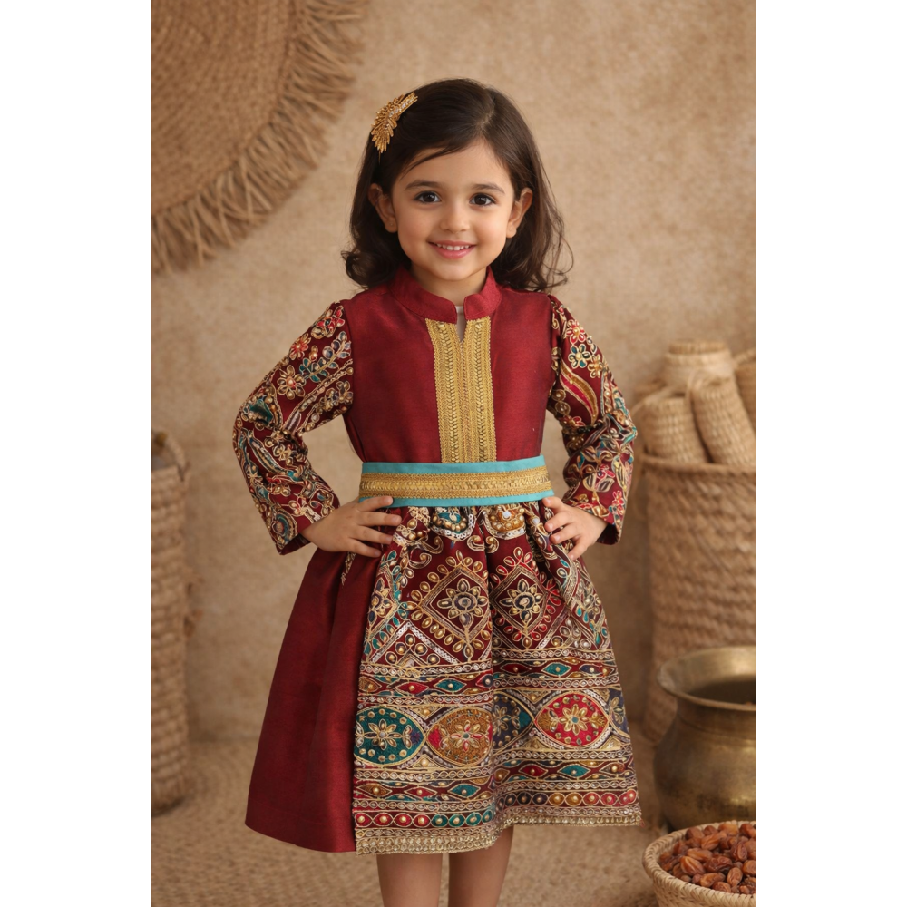 فستان شعبي خمري مطرز مع حزام 240482