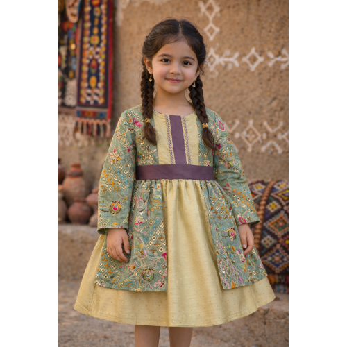 فستان شعبي لينن أخضر مطرّز بنقوش ذهبية وملونة  240468