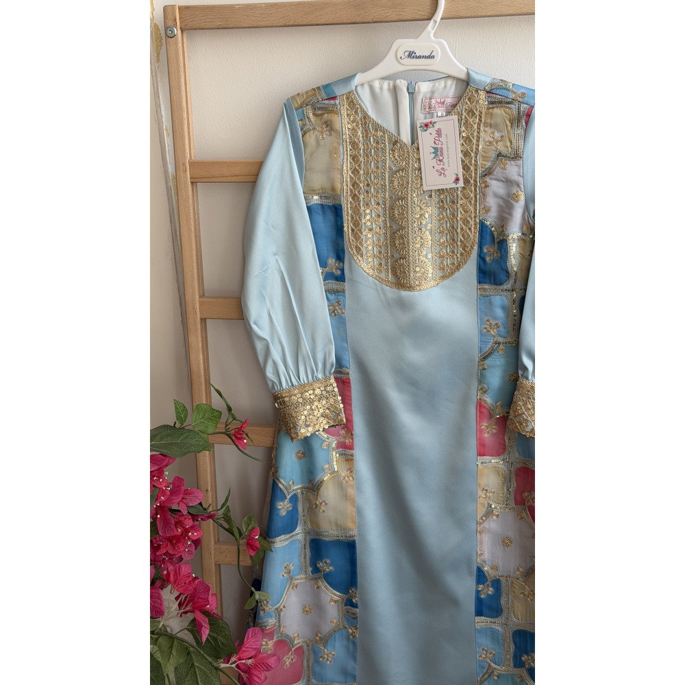 جلابية زرقاء مطرزة للسن المحير والمحجبات 240639