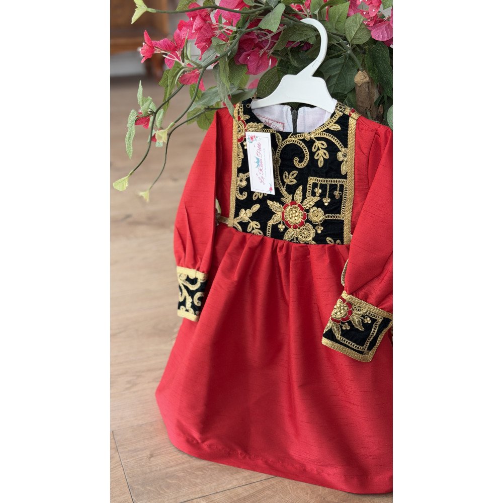 فستان شعبي أحمر مع مخمل أخضر ملكي 240613