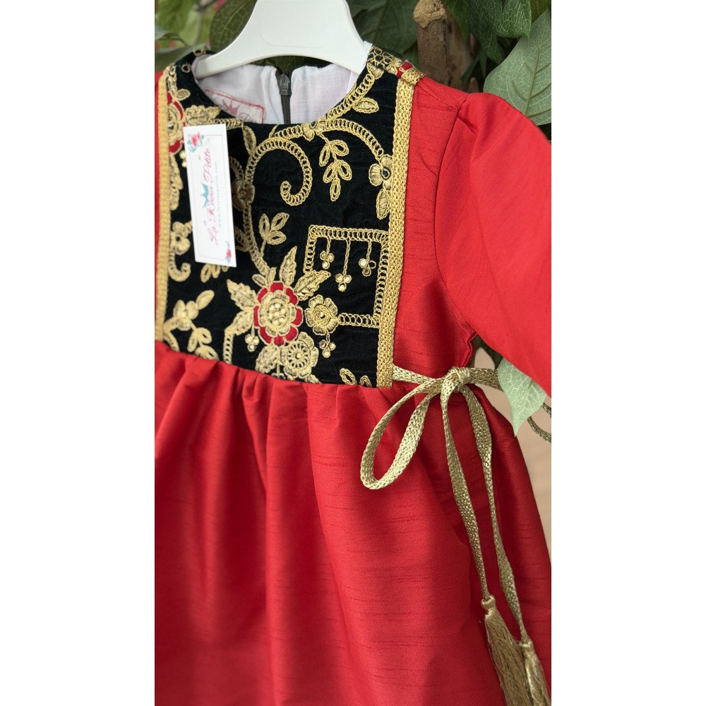 فستان شعبي أحمر مع مخمل أخضر ملكي 240613