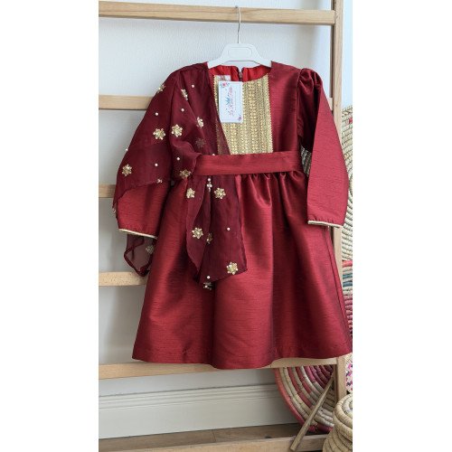 فستان شعبي برغندي مع شال مطرز 240632