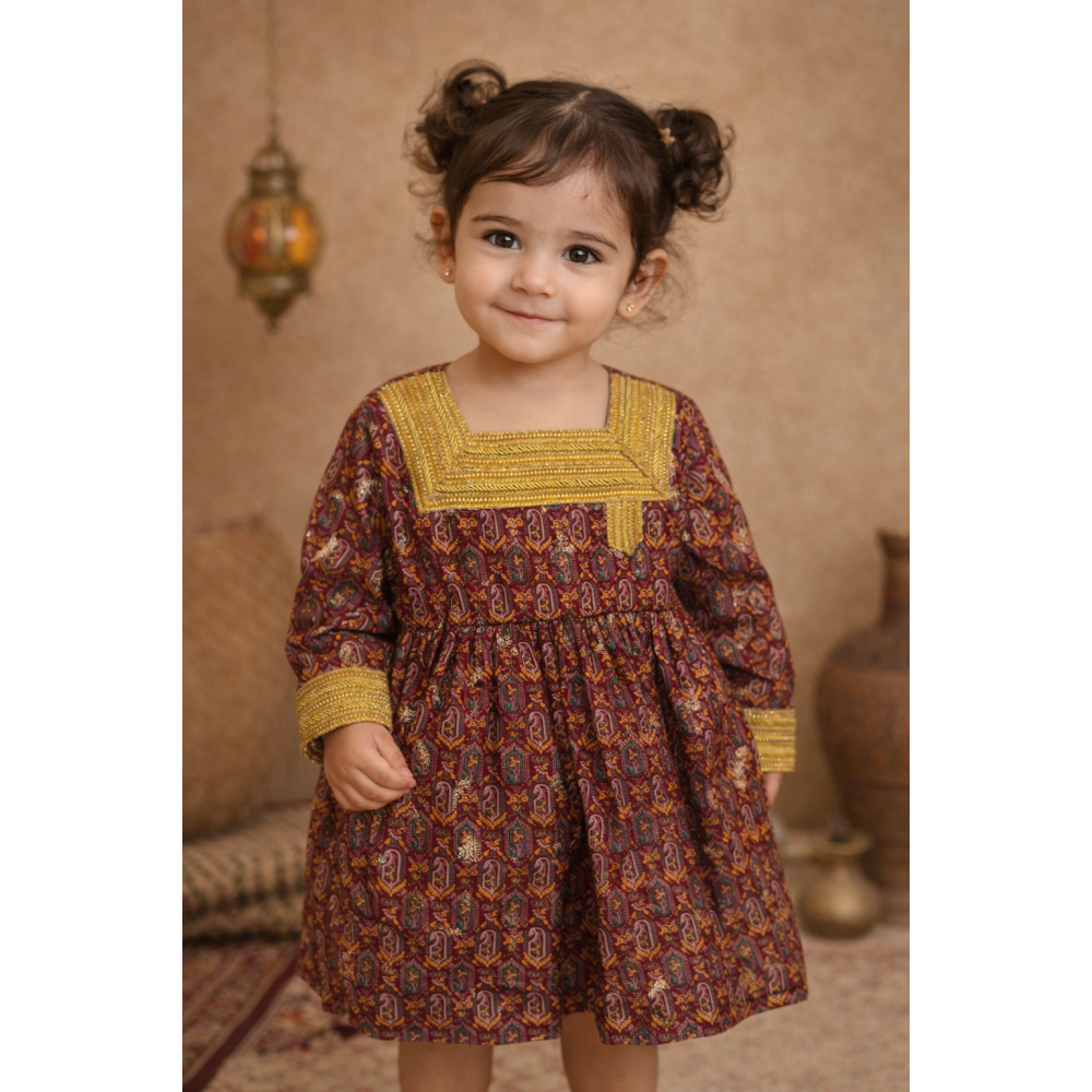  فستان بناتي تراثي عنابي بتطريز ذهبي 240657