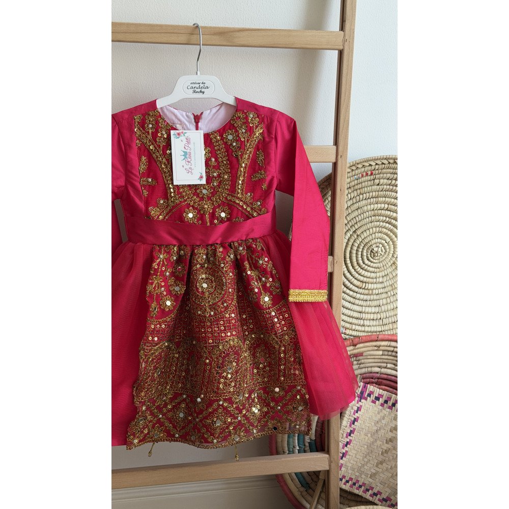 فستان شعبي فوشي مطرز مع تول 240655