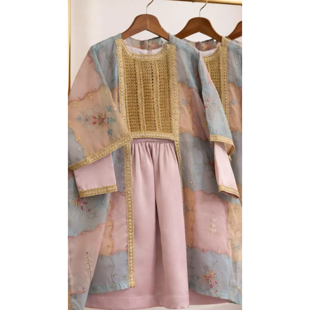 فستان وردي من قطعتين مطرز بنقوش وزخارف - درجات الوردي والأزرق-  240495