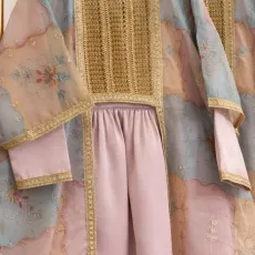 فستان وردي من قطعتين مطرز بنقوش وزخارف - درجات الوردي والأزرق-  240495