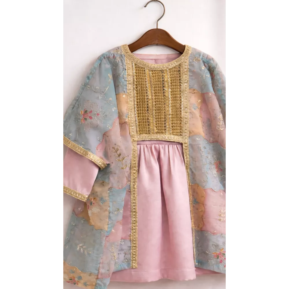 فستان وردي من قطعتين مطرز بنقوش وزخارف - درجات الوردي والأزرق-  240495