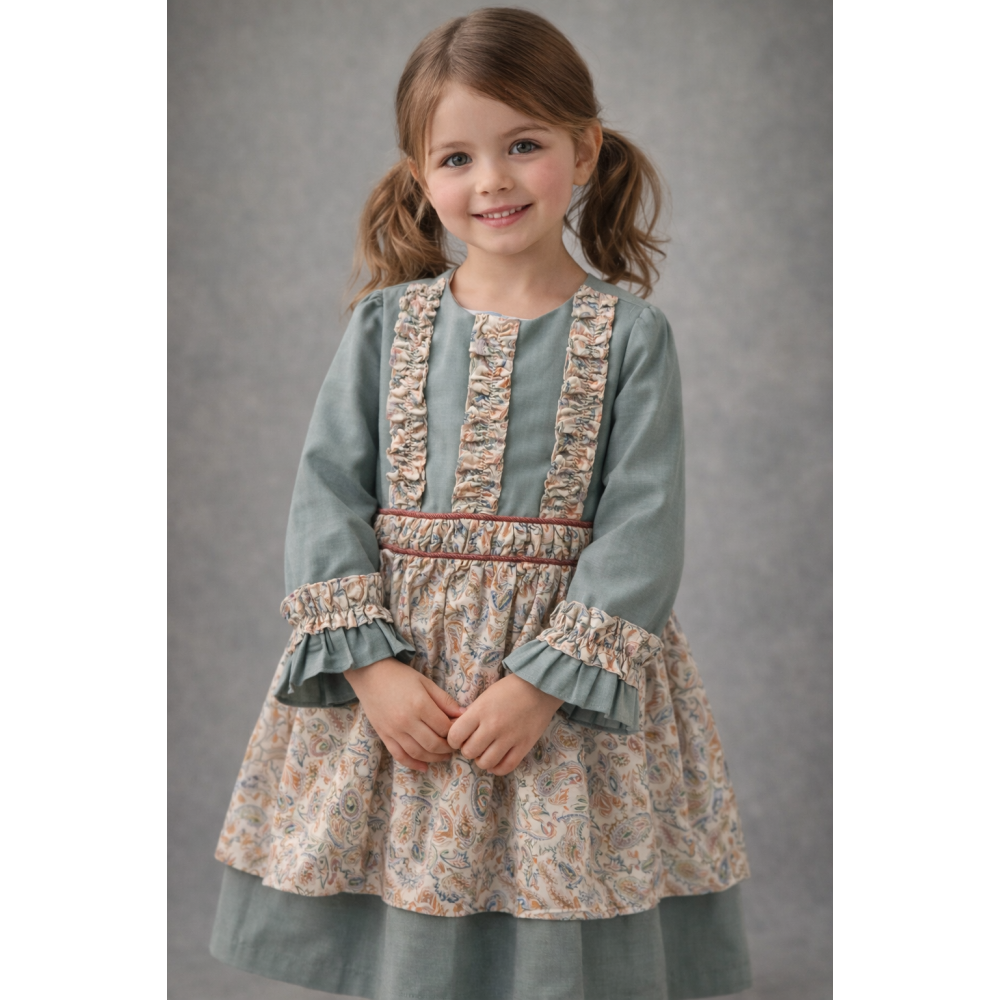 فستان كلاسيك أخضر بتفاصيل تراثية ناعم - 240668 فستان كلاسيك أخضر بتفاصيل تراثية ناعم - 240668