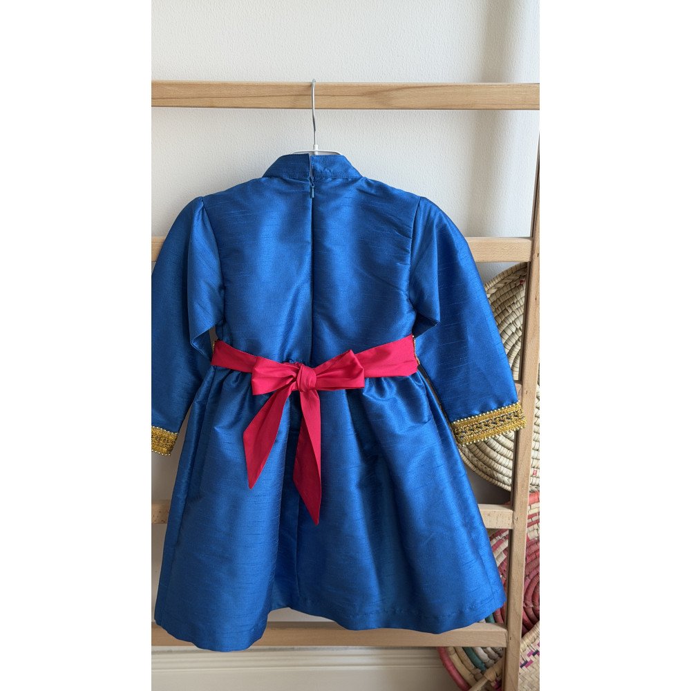 فستان شعبي أزرق مطرز مع حزام 240485