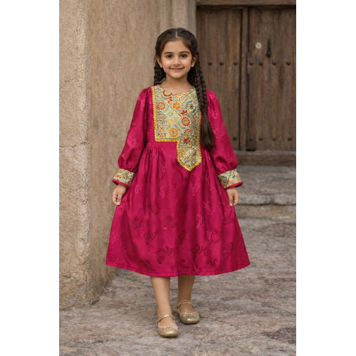 فستان شعبي ناعم لون فوشي منقش وبكلف بالصدر والاكمام 240512 فستان شعبي ناعم لون فوشي منقش وبكلف بالصدر والاكمام 240512