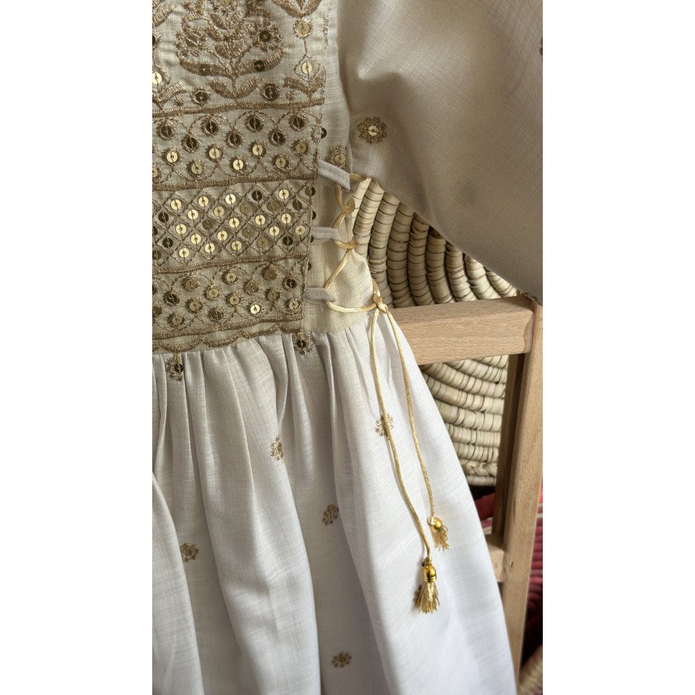 فستان لنن تراثي بتطريز ذهبي - 240669 فستان لنن تراثي بتطريز ذهبي - 240669