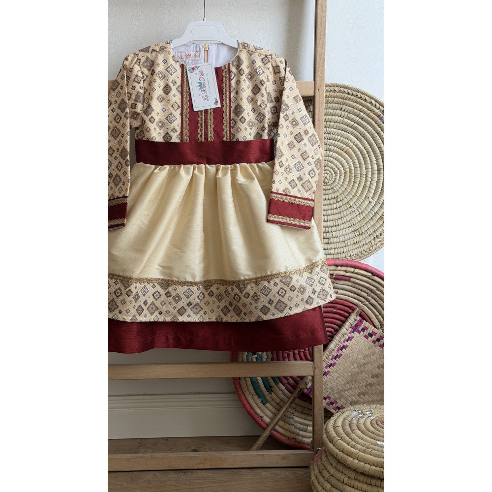 فستان شعبي بنقوش تراثية 240490