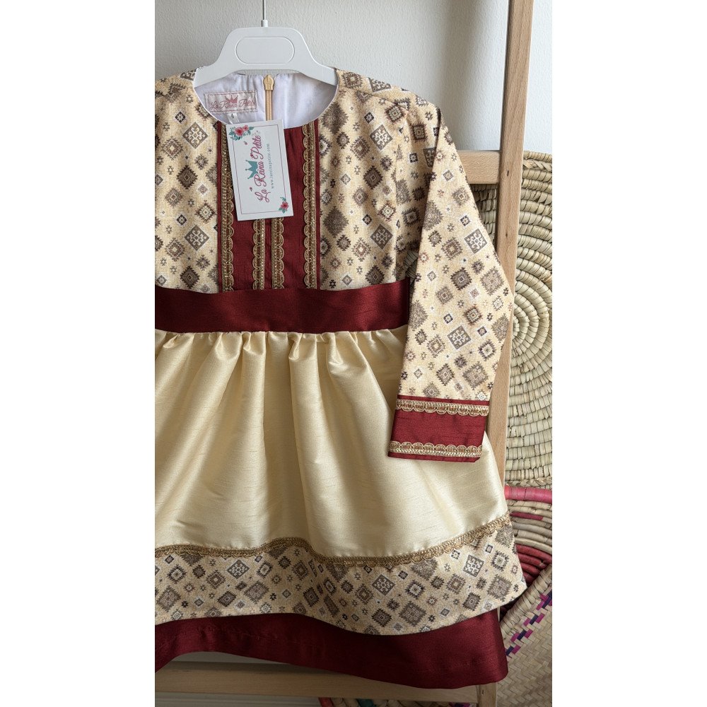 فستان شعبي بنقوش تراثية 240490