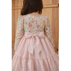 فستان حرير مطرّز بنقوش مميزة 240518 فستان حرير مطرّز بنقوش مميزة 240518