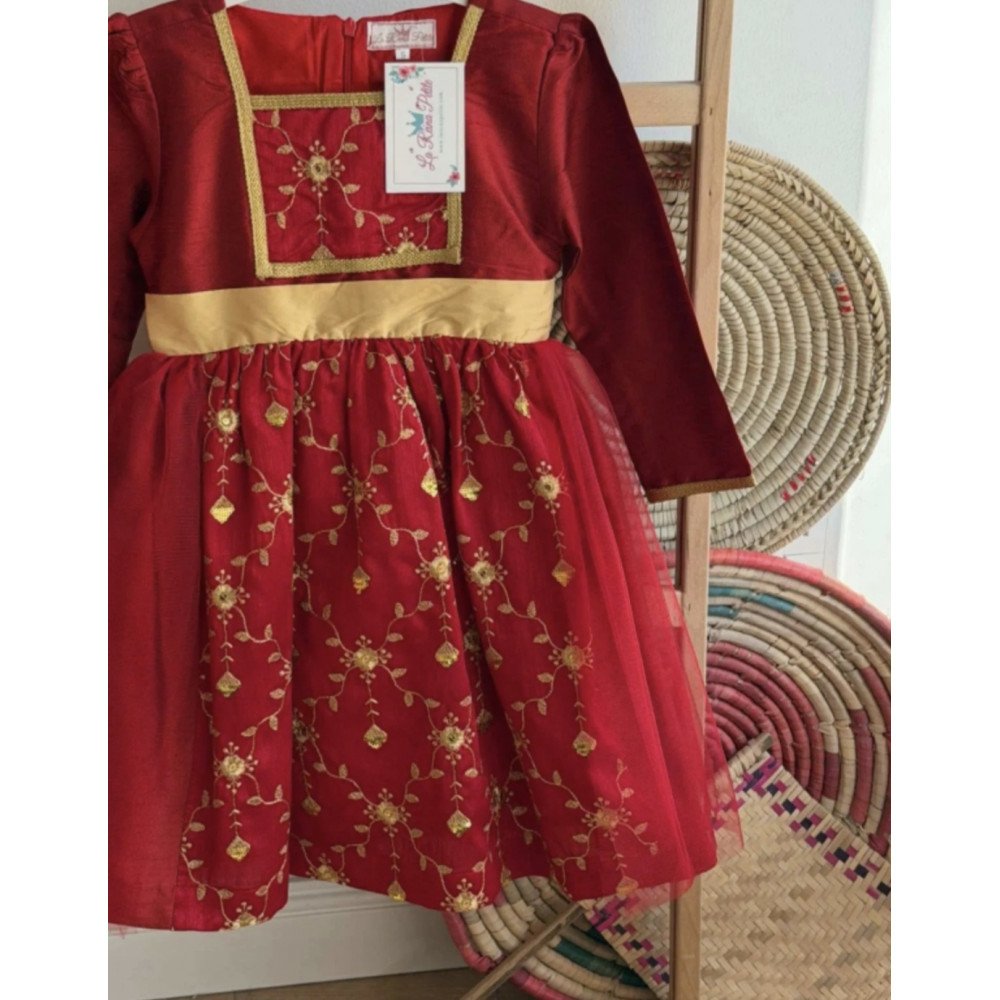  فستان احمر ملكي  مطرز 240436