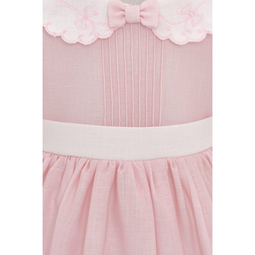 فستان كلاسيكي - وردي - بتفاصيل ناعمة مع اكسسوار شعر 36371