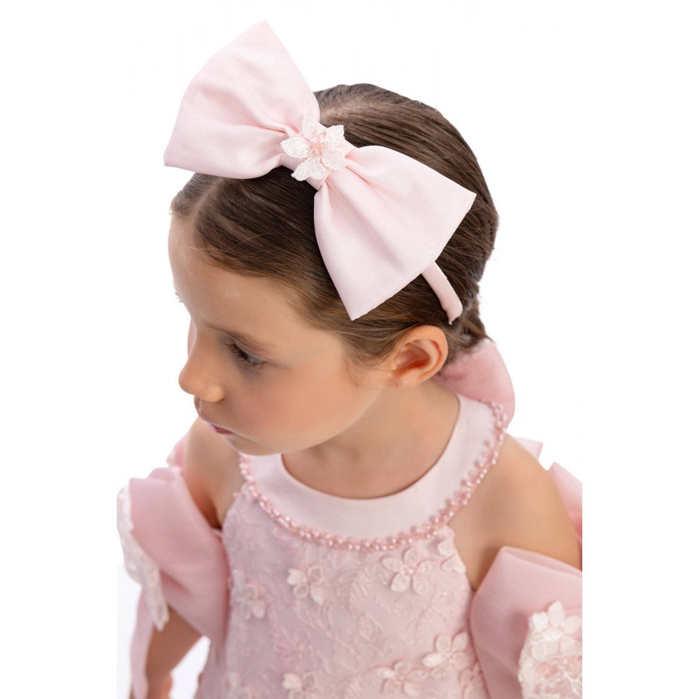 فستان باودر مطرز مع فيونكات بالذراع واكسسوار شعر 36062