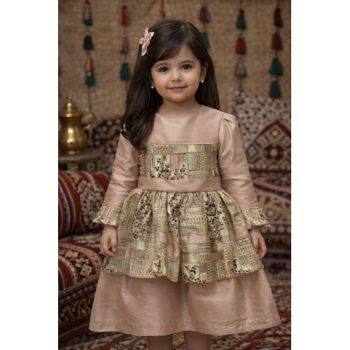 فستان شعبي وردي من طبقتين بتطريزات ذهبية 240678