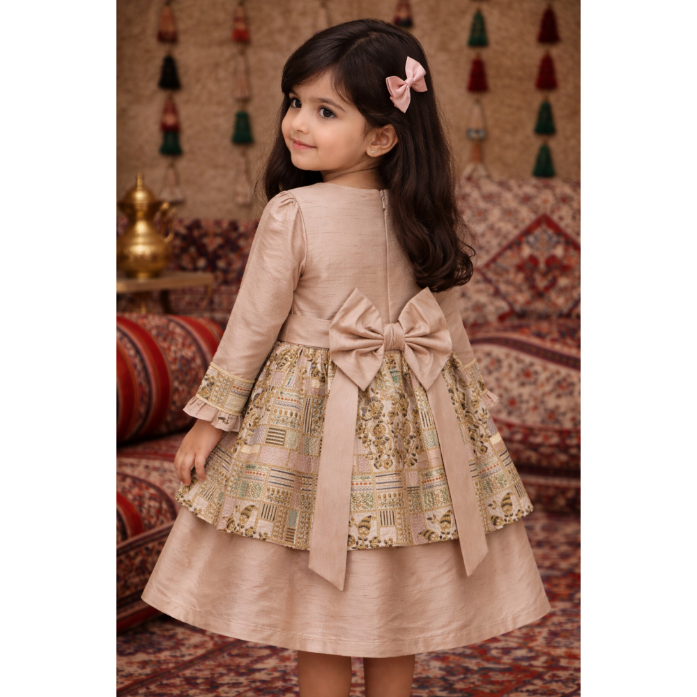 فستان شعبي وردي من طبقتين بتطريزات ذهبية 240678