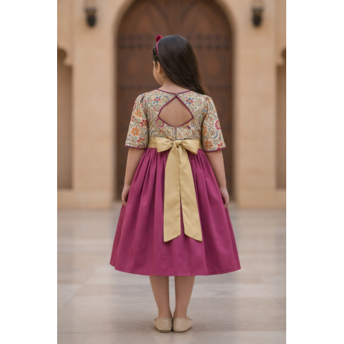 فستان بناتي مطرز بفتحة ظهر  وتنورة فوشيا  240525