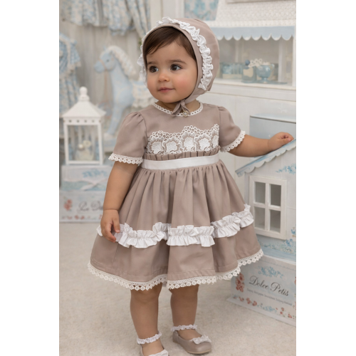 فستان بتلات الورد مع قبعة 26007