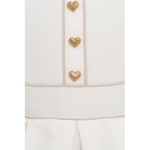 فستان بناتي أبيض مطرز بالزهور مع أزرار على شكل قلوب وحقيبة متناسقة 36182 فستان بناتي أبيض مطرز بالزهور مع أزرار على شكل قلوب وحقيبة متناسقة 36182