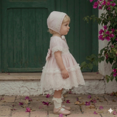 طقم بناتيناعم  فستان وردي  مع قبعة مزين بالدانتيل   202633