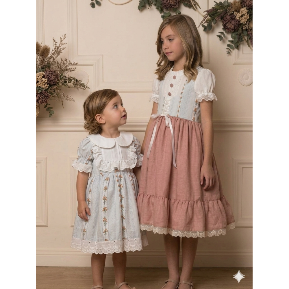 فستان بناتي كلاسيك سماوي بنقشة ورود مع ياقة بيضاء وفيونكة خلفية 202638