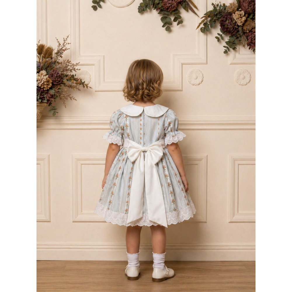 فستان بناتي كلاسيك سماوي بنقشة ورود مع ياقة بيضاء وفيونكة خلفية 202638