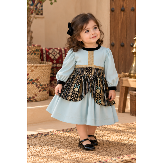 240151 فستان شعبي سماوي مع تطريز اسود