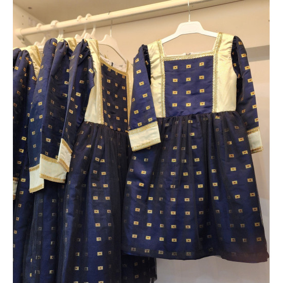 240112 فستان شعبي كحلي منقش مربع 240112 فستان شعبي كحلي منقش مربع