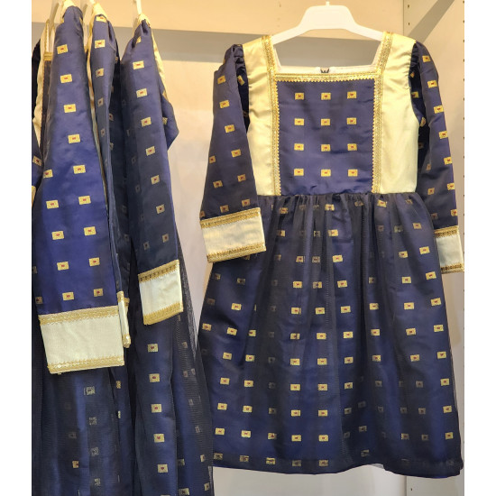 240112 فستان شعبي كحلي منقش مربع 240112 فستان شعبي كحلي منقش مربع