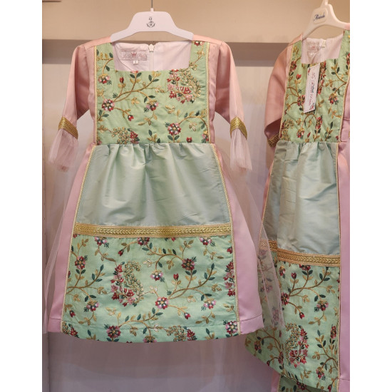 240171 فستان شعبي  وردي وتفاحي مطرز 