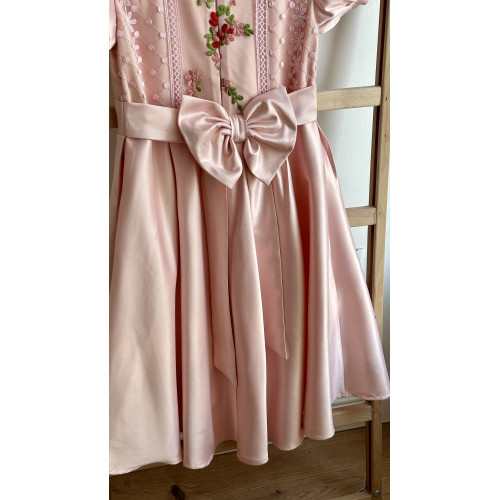 240202 فستان  وردي مطرز للمناسبات