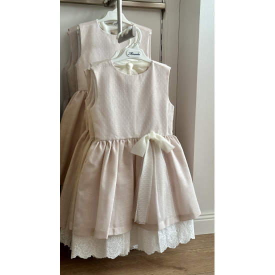 240203 فستان وردي تول مع دانتيل 240203 فستان وردي تول مع دانتيل