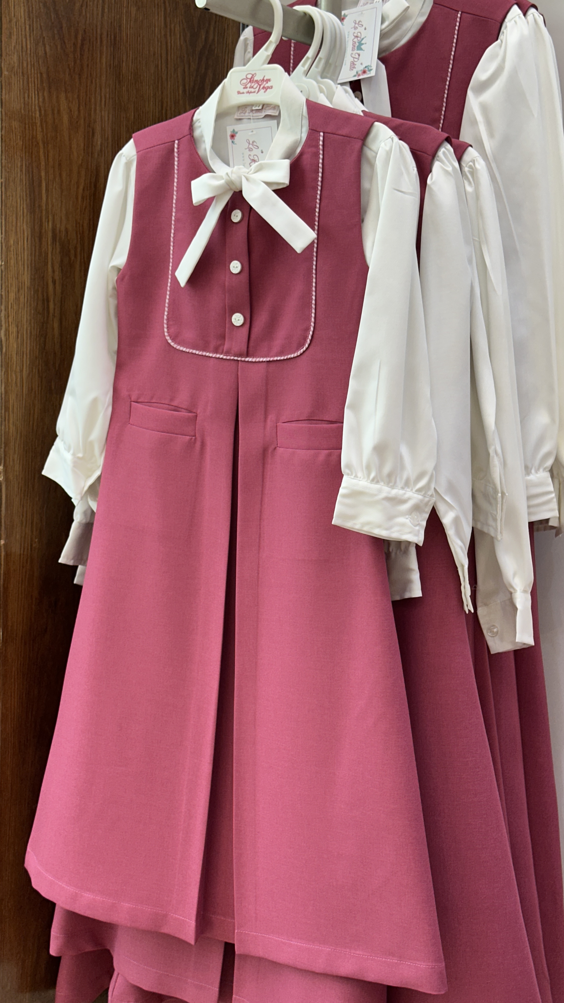 مريول مدرسي وردي مع قميص 144704