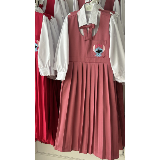 مريول مدرسي وردي ٣ قطع مريول بتطريز شخصية ستيتش مع قميص أبيض بثنيات وفيونكة 144710 مريول مدرسي وردي ٣ قطع مريول بتطريز شخصية ستيتش مع قميص أبيض بثنيات وفيونكة 144710