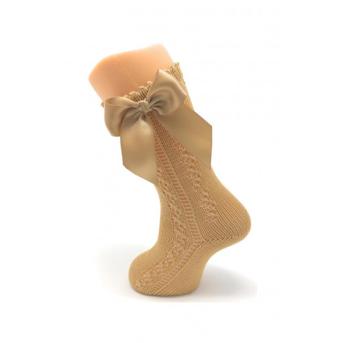 جوارب طويلة مخرم لون بيج ذهبي فاتح موديل فيونكة جوارب طويلة مخرم لون بيج ذهبي فاتح موديل فيونكة