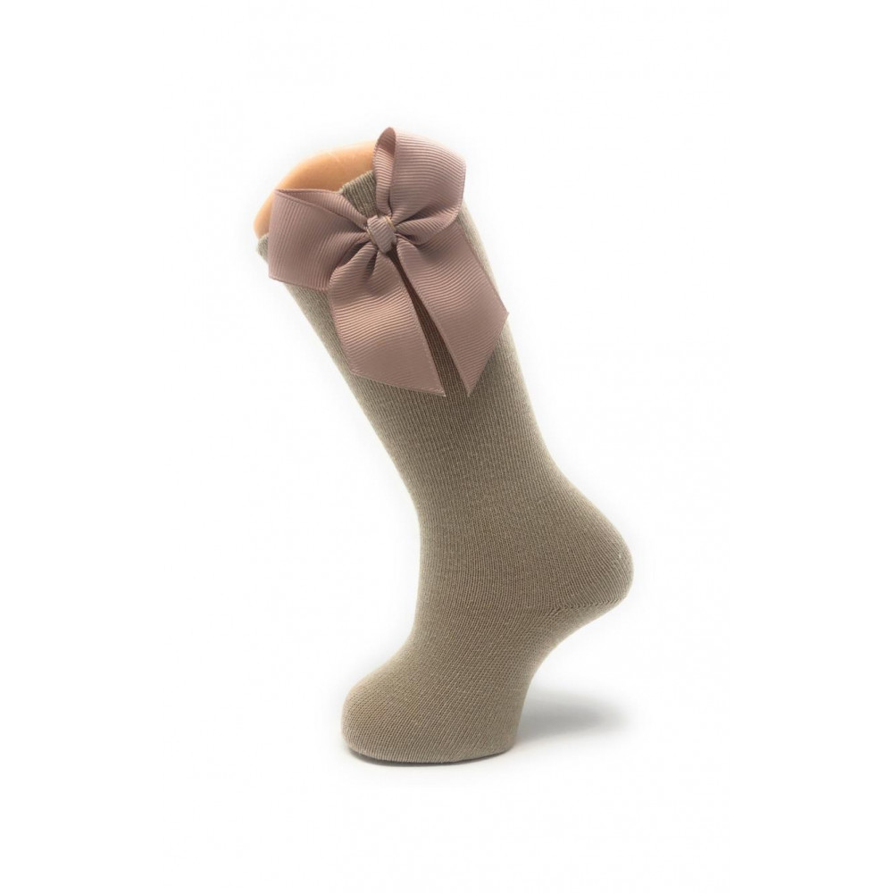 جوارب طويلة  لون بيج ترابي  موديل فيونكة  