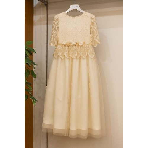 2400  فستان زواج دانتيل موديل طويل   لون كريمي 