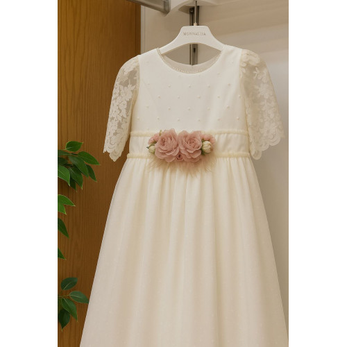 2400  فستان زواج دانتيل موديل طويل بحاشية تطريز