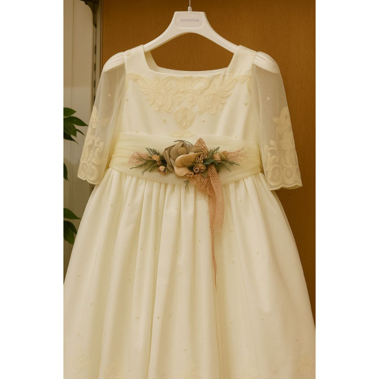 2400 فستان زواج دانتيل موديل طويل بحاشية تطريز 2400 فستان زواج دانتيل موديل طويل بحاشية تطريز