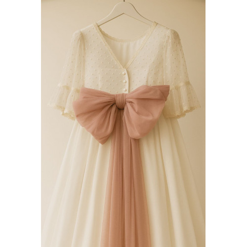 2400  فستان زواج دانتيل موديل طويل بحاشية تطريز