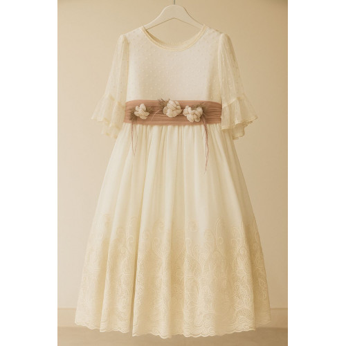 2400  فستان زواج دانتيل موديل طويل بحاشية تطريز